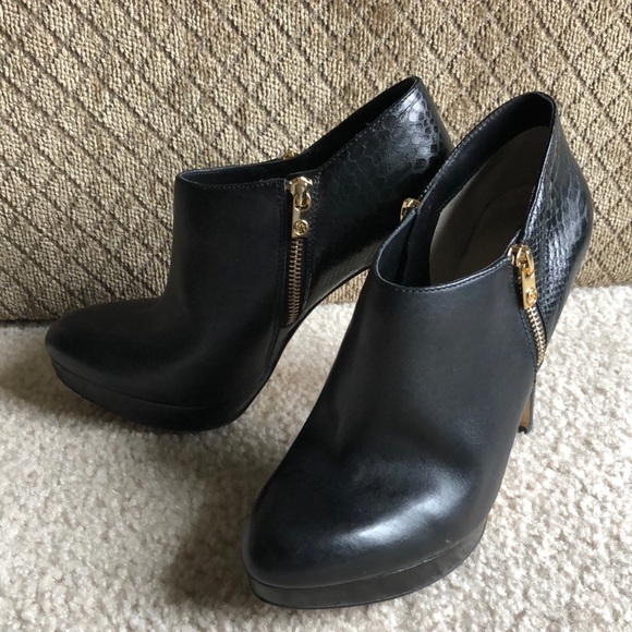 Michael Kors Shoes - Michael Kors York Black booties